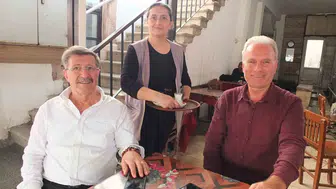 Burhaniye'de çay bardağında yeni dönem: Kahvehanelerde süt bereketi yaşanıyor