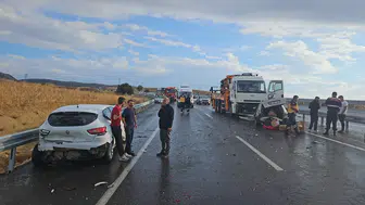 Gölbaşı kara yolunda can pazarı: Dört aracın karıştığı kazada yedi kişi hastanelik oldu