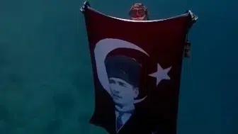Mavi derinliklerde 29 Ekim coşkusu: Akyaka'da bayrak dalışı
