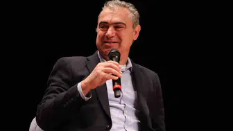 Eğitimde dijital dönüşümün sınırları: Yapay zeka öğretmenin yerini alabilir mi?