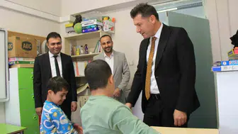 Cizre'de özel eğitim sınıflarında duygusal anlar: Sevgiyle örülen köprüler