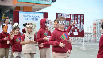 Minik öğrencilerin fırçasından sokak hayvanlarına renkli yuvalar