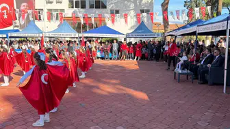 Yenipazar meydanlarında 29 Ekim rüzgarı: Cumhuriyet sevinci çocukların gülüşüyle taçlandı