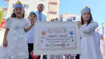 Miniklerin ilim yolculuğu asırlık gelenekle başladı: Güller eşliğinde Amin Alayı