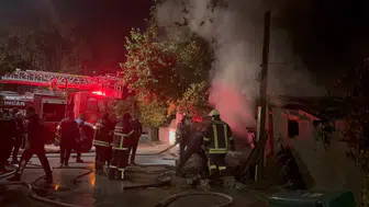 Erzincan'da korkutan alevler: Odunlukta başlayan yangın mahalleyi ayağa kaldırdı