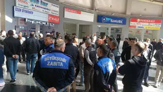 Manisa Otogarı'nda tahliye krizi: Giriş kapısı otobüslerle kapatıldı
