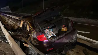 TEM Otoyolu'nda gece yarısı dehşeti: Bariyerlere saplanan otomobilden acı haber geldi