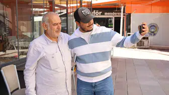 Aksaraylı lokantacının şaşırtan benzerliği: Sokakta yürürken hayranları önünü kesiyor