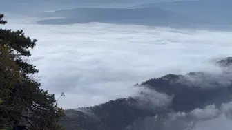 Karabük'ün zirvelerinde kartpostallık görsel şölen: Bulutlar şehri esir aldı