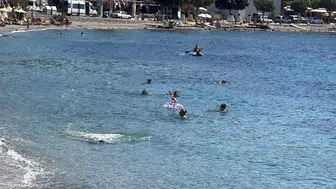 Ekim ayında Bodrum sahillerinde yazdan kalma günler: Turistler denizden çıkmıyor