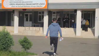 Ordu'da sınav heyecanı: Kapılar kapanmadan saniyeler önce nefes kesen anlar