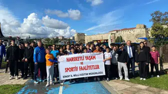 Sinop sokakları hareketlendi: Gençler sağlıklı bir gelecek için yürüdü