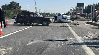 Sakarya'da dehşet anları: İki otomobilin çarpıştığı kazada araçlar hurdaya döndü