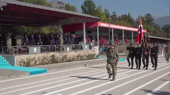 Amasya'da tarihi an: Askeri geleneklerin en kutsal emaneti yeni komutanına emanet edildi