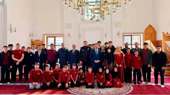 Gölpazarı'nda kuşakları buluşturan samimi sohbet: Kaymakam Titiz gençleri dinledi
