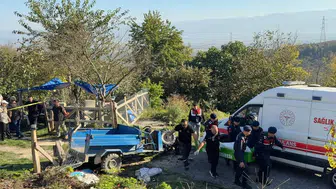 Düzce'de tarım aracı faciası: Virajı alamayan patpat devrildi