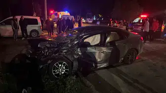 Bilecik'te gece yarısı dehşeti: Tır ve otomobilin çarpıştığı kazada 5 kişi hastanelik oldu