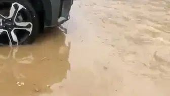 Datça'da hayatı felç eden sağanak: Araçlar sular altında kaldı
