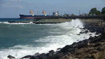 Doğu Karadeniz'de hayatı durma noktasına getiren fırtına alarmı