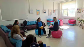 Anne adayları için gece okulunda doğum provası: Korkular yerini güvene bırakıyor