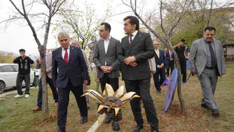 Erzurum'da sanatın tozlu rafları okul bahçesine taşındı