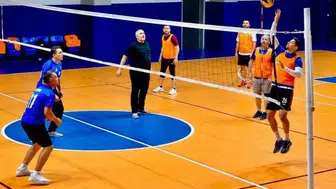 Pazaryeri'nde file heyecanı: Cumhuriyet coşkusu voleybol sahalarına taşındı