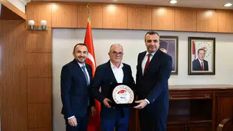 Vezirköprü'de bir devir kapandı: 46 yıllık hekimlik serüveni plaketle taçlandı