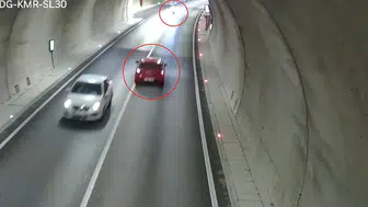 Tüneldeki dehşet anları kamerada: Eşinin gözleri önünde hayatını kaybetti
