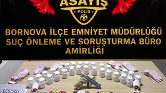 Bornova'daki adrese şafak baskını: Evden cephanelik ve servet çıktı
