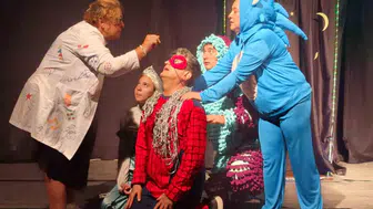 Ayvalık'ta sahne ışıkları miniklerin hayallerini aydınlattı: Rüya Takımı sahnede