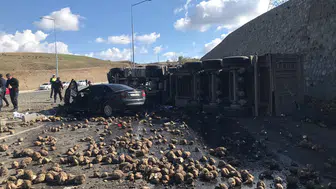 Ağrı'da yolun ortasına savrulan pancarlar acı gerçeği gizleyemedi: 4 can gitti