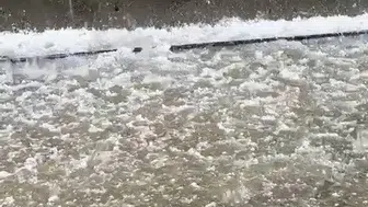 Adıyaman'da aniden bastıran dolu trafiği felç etti