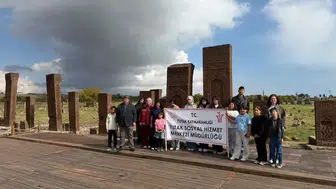Minik kaşiflerin tarih yolculuğu: Ağrı'dan Ahlat'ın kadim topraklarına uzanan köprü