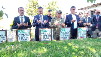 Erciş'te hüzünlü yıl dönümü: Depremin izleri 15 yıl sonra mezarlıkta tazelendi