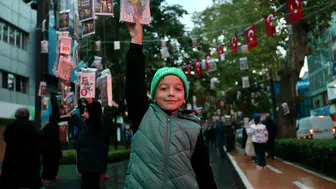 İzmit'in asırlık çınarları bu kez bilgi meyveleri verdi: 7 bin kitap dakikalar içinde tükendi