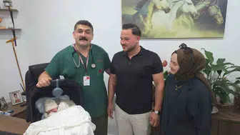 Acil servisteki o nezaket bir bebeğin ismine dönüştü: Doktorun gönülleri kazanan tavrı ödüllendirildi