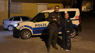 Gediz'de küçük Eslem'in dürüstlüğü: Yerde bulduğu cüzdanı sahibine ulaştırdı