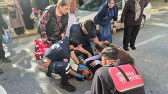 Kaza sonrası şaşkına dönen sürücüden örnek davranış: Teyze hangi hastaneye gidiyor?
