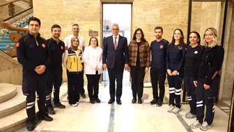 Meclis'in sağlık nöbetçilerine Bakan Memişoğlu'ndan sürpriz ziyaret