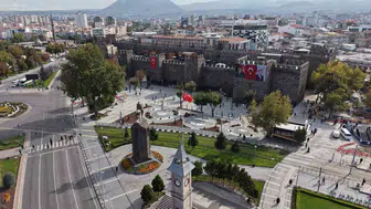 Kayseri’nin kalbi yeniden atıyor: Cumhuriyet Meydanı’nda dev dönüşüm