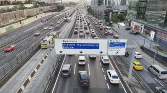 İstanbul trafiğinde akşam kabusu: Yüzde 71'lik kilitlenme havadan görüntülendi