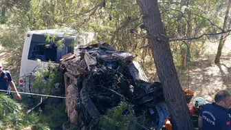 Aydın'da korkunç kaza: Bariyerleri aşan araçlar uçuruma sürüklendi