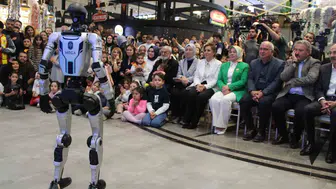Kayseri'de teknoloji şovu: İnsansı robot Mega sahneye çıktı