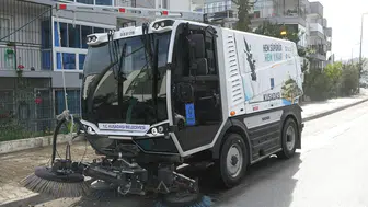 Kuşadası sokaklarında yeni dönem: 20 kişilik işi tek başına yapan teknoloji harikası