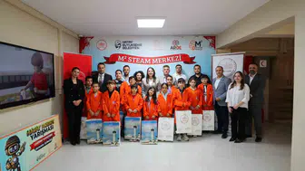 Hatay'da geleceğin mucitleri teknolojiyle buluştu: Esra Masatlı çocukların heyecanına ortak oldu