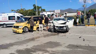 Fethiye'de kavşak dehşeti: Kanada uyruklu turistlerin de bulunduğu 5 kişi yaralandı