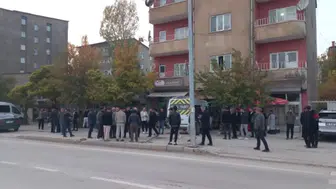 Yüksekova'da yürekleri ağza getiren kaza: Servis şoförü direksiyon başında fenalaştı