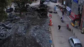 Eyüpsultan'da altyapı kabusu: Bulvar üzerindeki göçük paniğe neden oldu