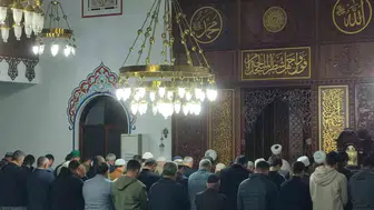 Efeler'de seher vakti manevi buluşma: Telli Dede Camii'nde saf tuttular