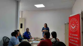 Ekran başında geçirilen saatler sorgulanıyor: Adana'da ailelere dijital rehberlik